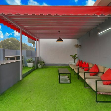 נוידה Divine Inn Couple Friendly Hotel Near Sector 51 Metro Station מראה חיצוני תמונה