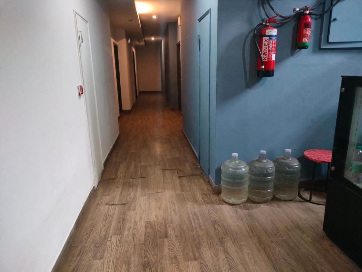 נוידה Divine Inn Couple Friendly Hotel Near Sector 51 Metro Station מראה חיצוני תמונה