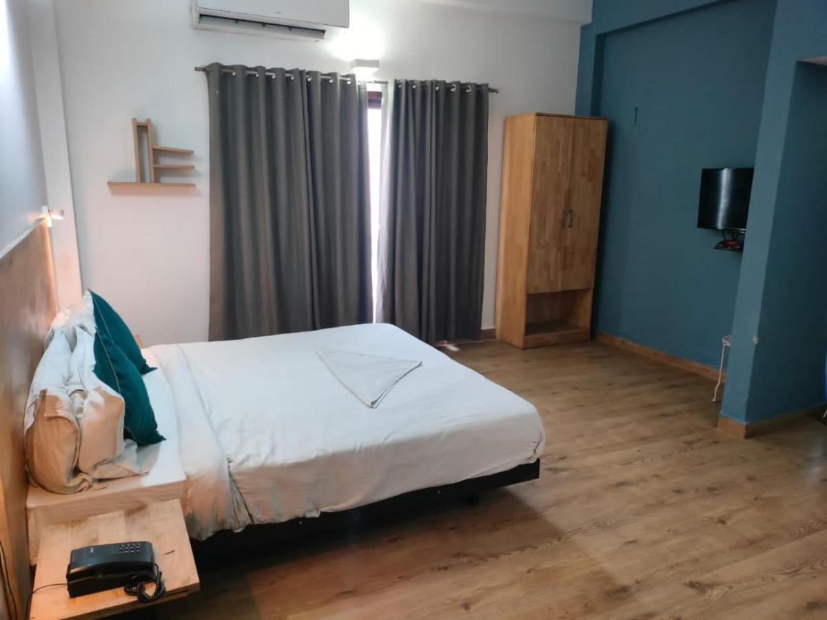 נוידה Divine Inn Couple Friendly Hotel Near Sector 51 Metro Station מראה חיצוני תמונה