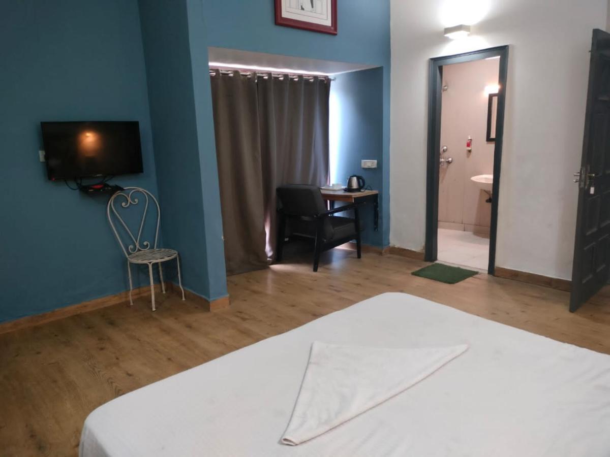 נוידה Divine Inn Couple Friendly Hotel Near Sector 51 Metro Station מראה חיצוני תמונה