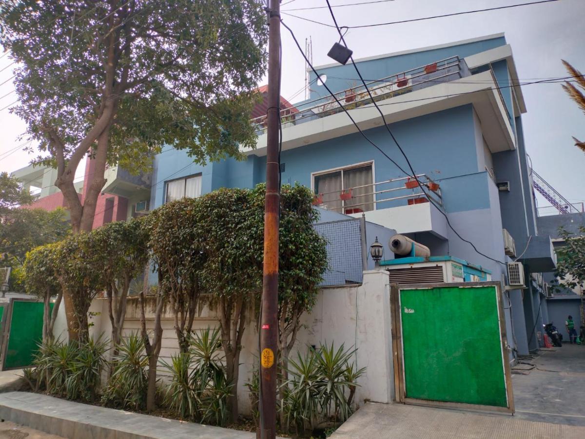 נוידה Divine Inn Couple Friendly Hotel Near Sector 51 Metro Station מראה חיצוני תמונה