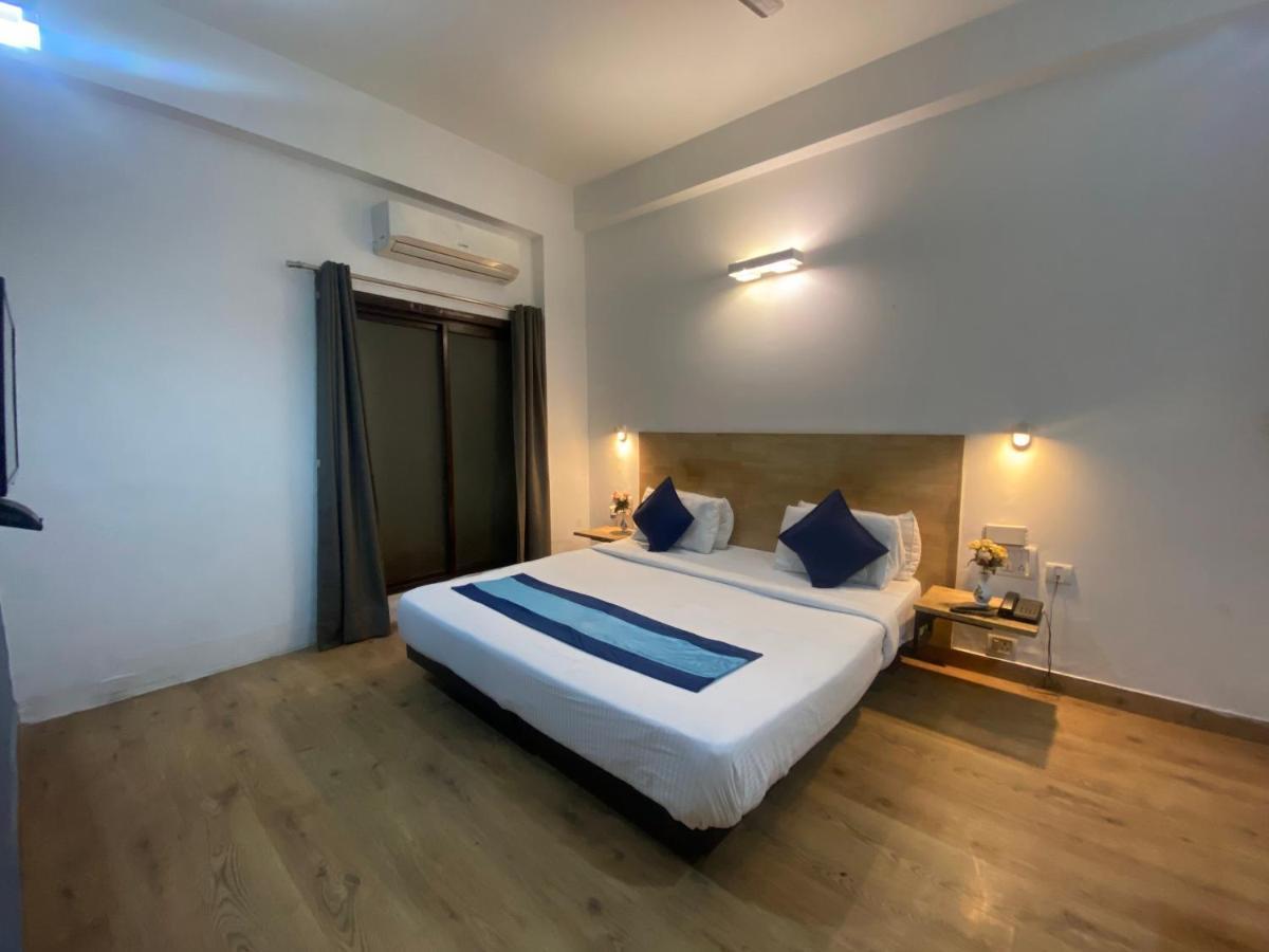 נוידה Divine Inn Couple Friendly Hotel Near Sector 51 Metro Station מראה חיצוני תמונה