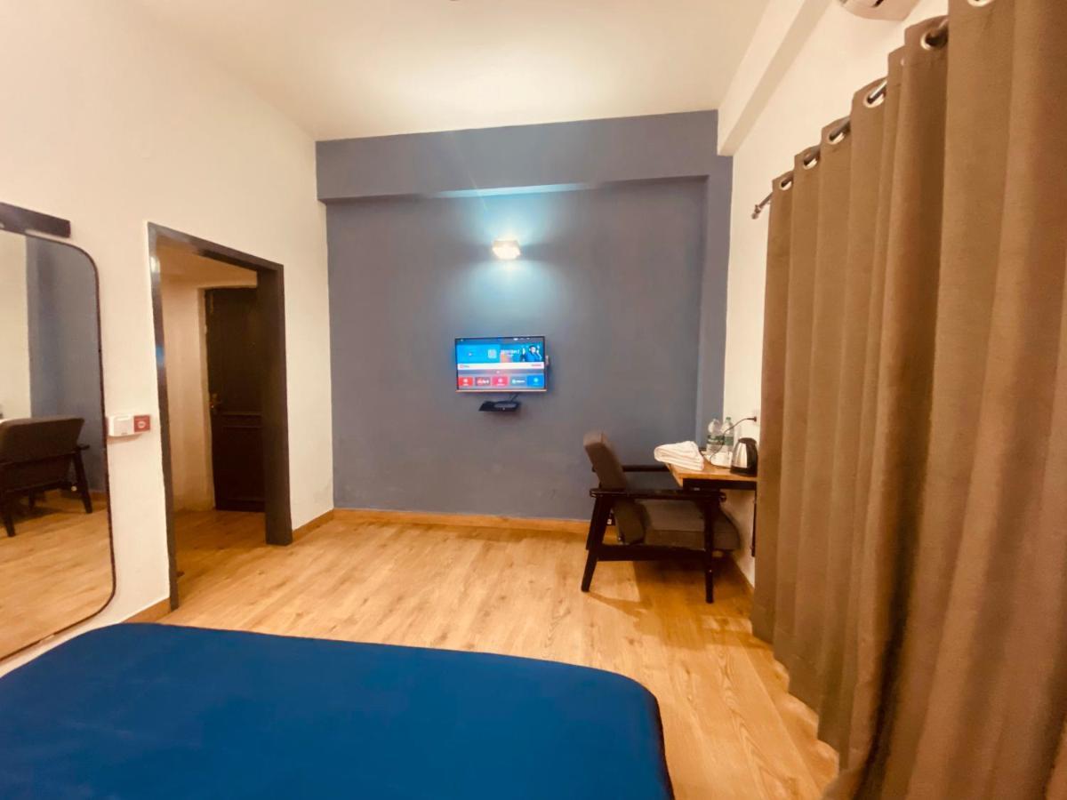נוידה Divine Inn Couple Friendly Hotel Near Sector 51 Metro Station מראה חיצוני תמונה