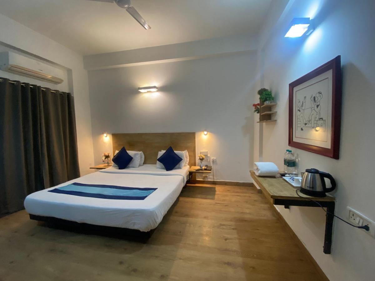 נוידה Divine Inn Couple Friendly Hotel Near Sector 51 Metro Station מראה חיצוני תמונה