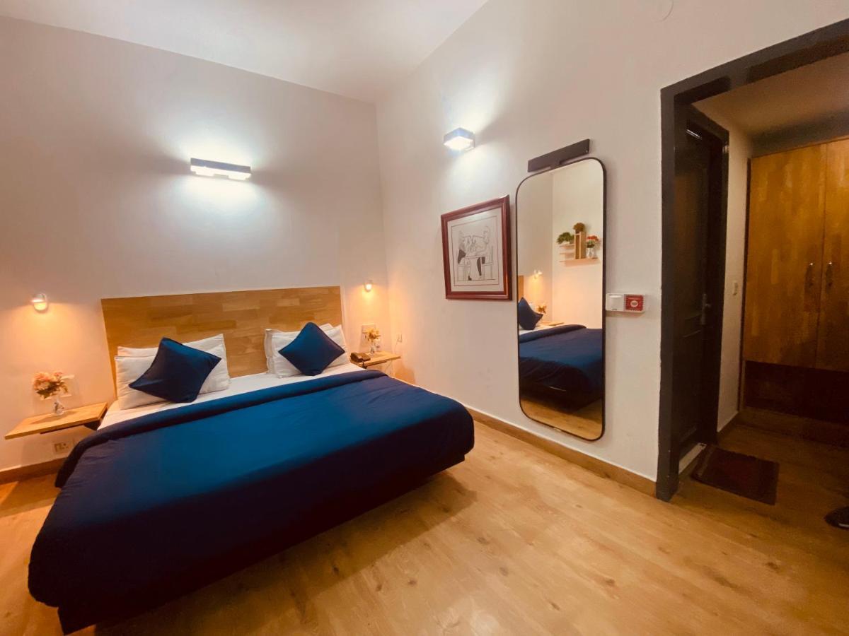 נוידה Divine Inn Couple Friendly Hotel Near Sector 51 Metro Station מראה חיצוני תמונה