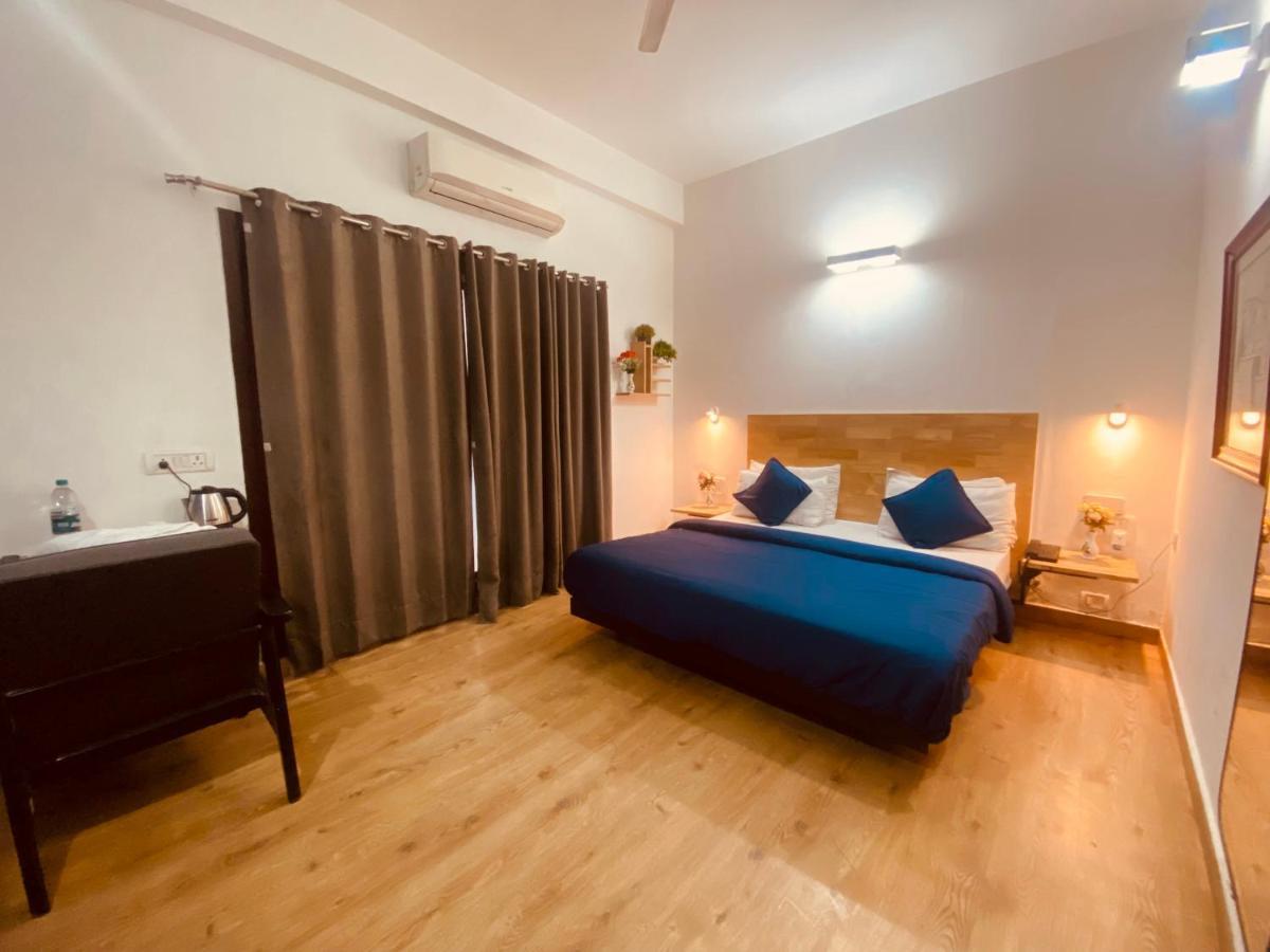 נוידה Divine Inn Couple Friendly Hotel Near Sector 51 Metro Station מראה חיצוני תמונה