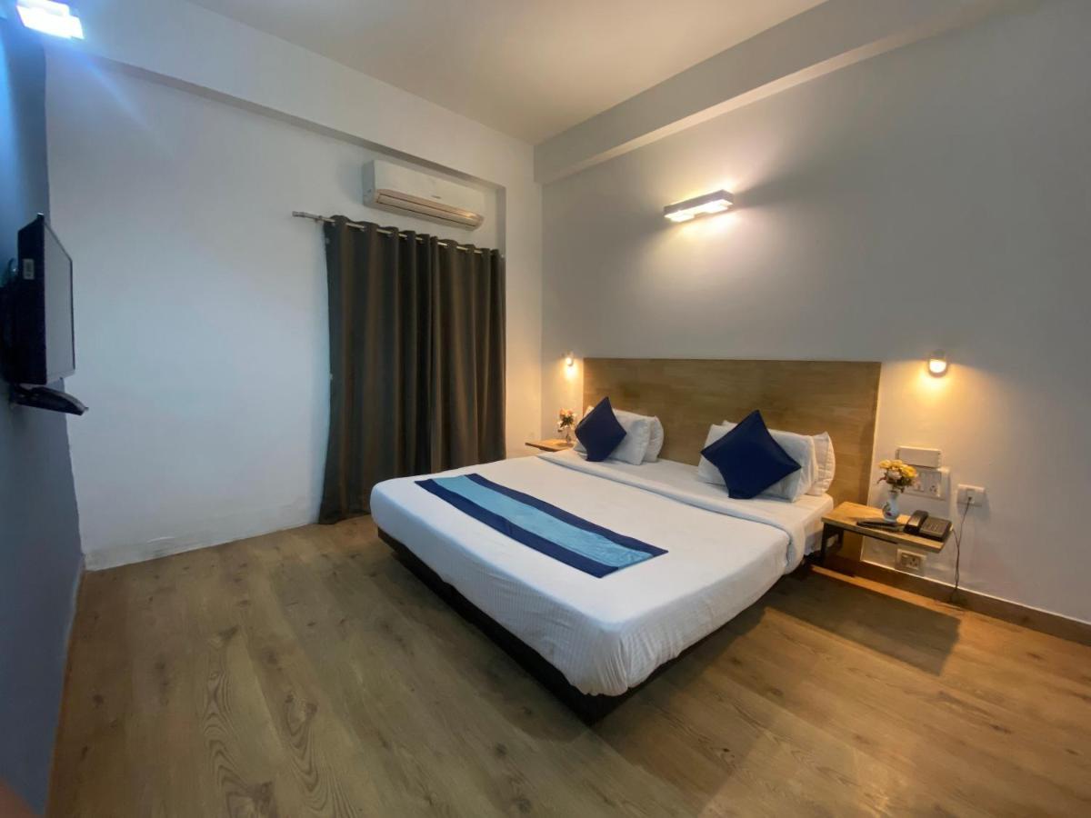 נוידה Divine Inn Couple Friendly Hotel Near Sector 51 Metro Station מראה חיצוני תמונה