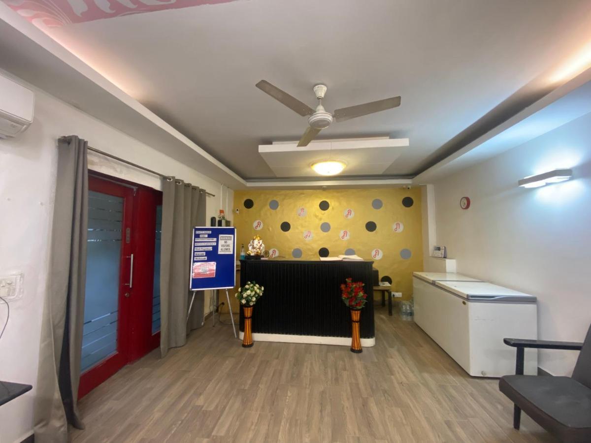 נוידה Divine Inn Couple Friendly Hotel Near Sector 51 Metro Station מראה חיצוני תמונה