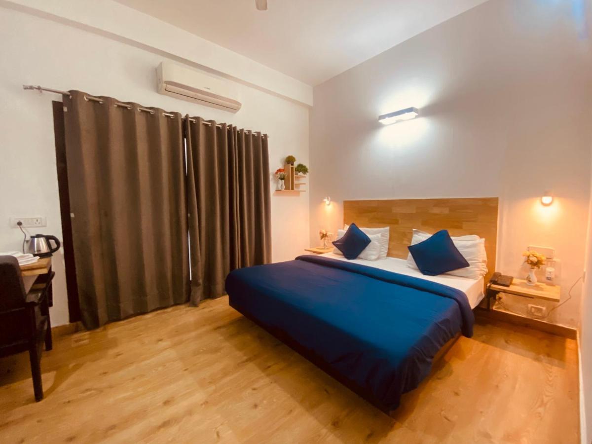נוידה Divine Inn Couple Friendly Hotel Near Sector 51 Metro Station מראה חיצוני תמונה