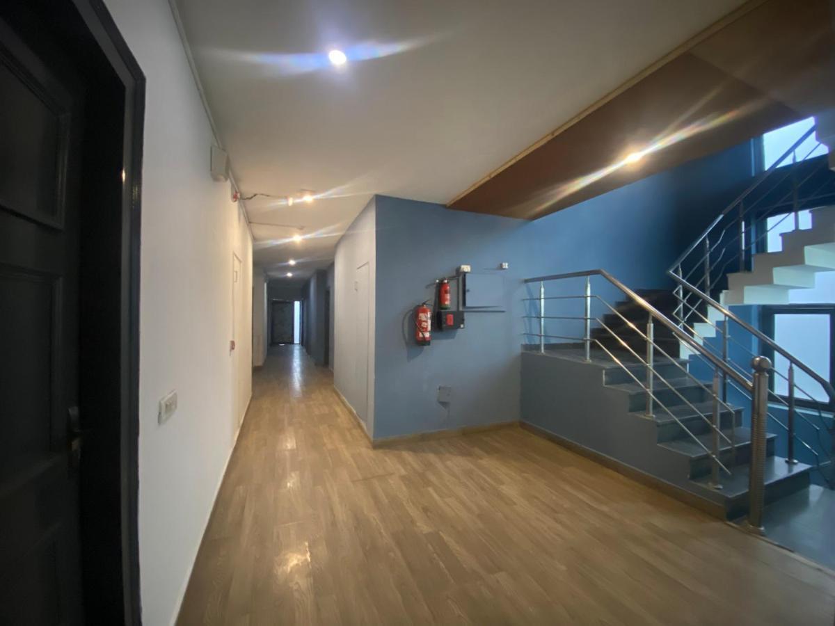 נוידה Divine Inn Couple Friendly Hotel Near Sector 51 Metro Station מראה חיצוני תמונה