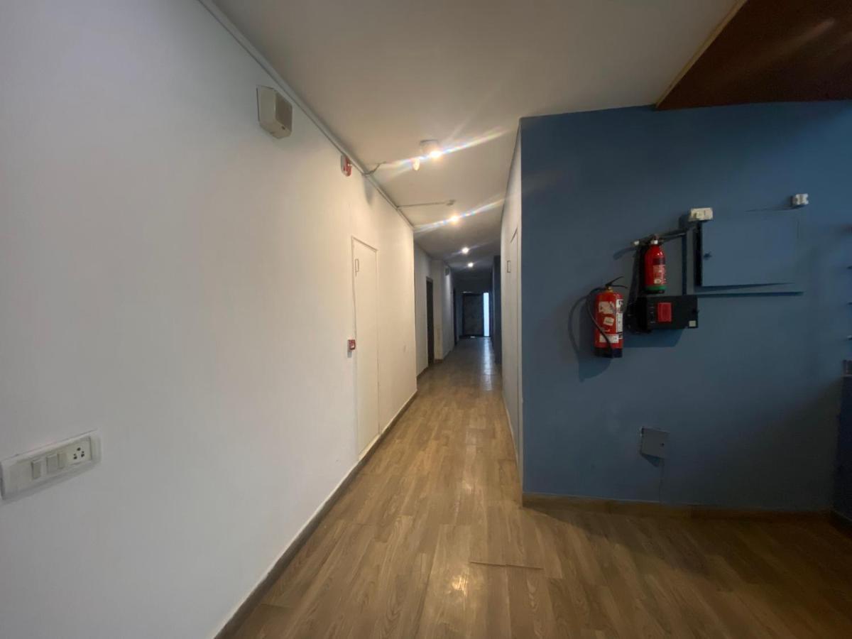 נוידה Divine Inn Couple Friendly Hotel Near Sector 51 Metro Station מראה חיצוני תמונה