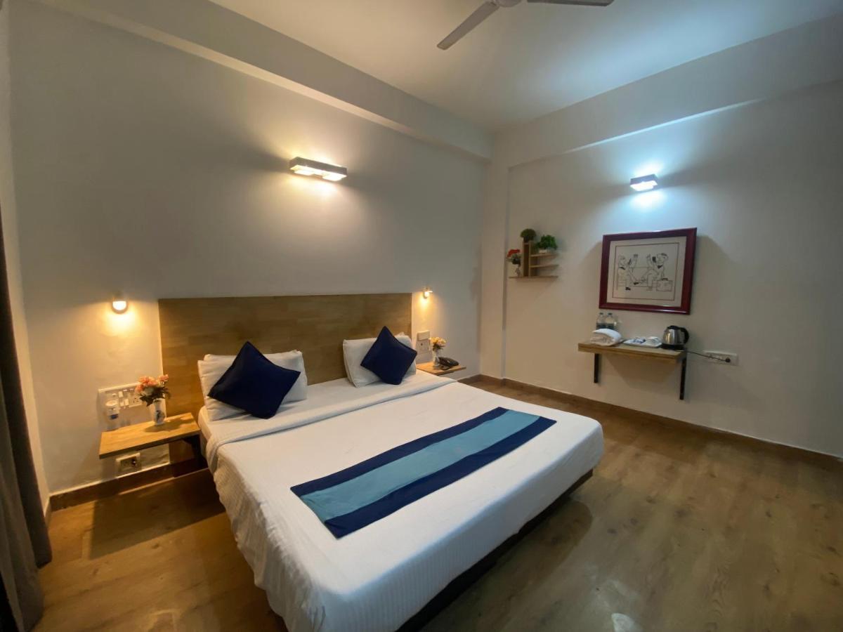 נוידה Divine Inn Couple Friendly Hotel Near Sector 51 Metro Station מראה חיצוני תמונה