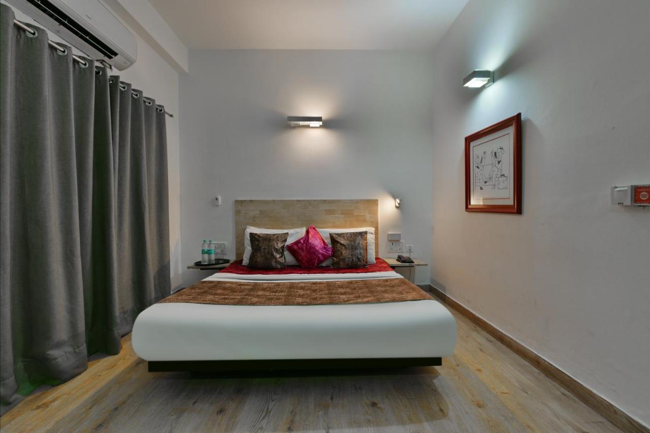 נוידה Divine Inn Couple Friendly Hotel Near Sector 51 Metro Station מראה חיצוני תמונה