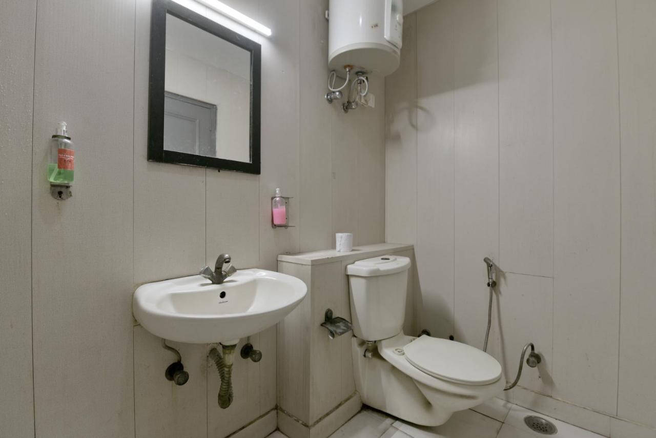 נוידה Divine Inn Couple Friendly Hotel Near Sector 51 Metro Station מראה חיצוני תמונה