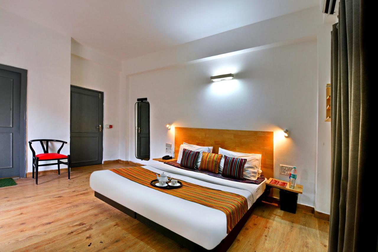 נוידה Divine Inn Couple Friendly Hotel Near Sector 51 Metro Station מראה חיצוני תמונה