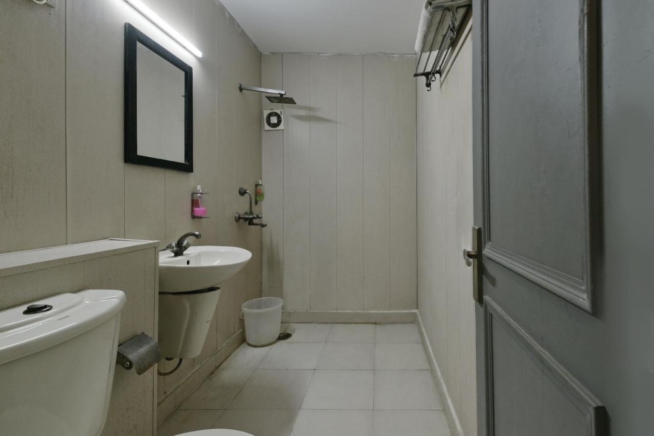 נוידה Divine Inn Couple Friendly Hotel Near Sector 51 Metro Station מראה חיצוני תמונה