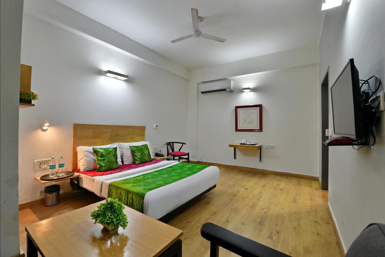 נוידה Divine Inn Couple Friendly Hotel Near Sector 51 Metro Station מראה חיצוני תמונה