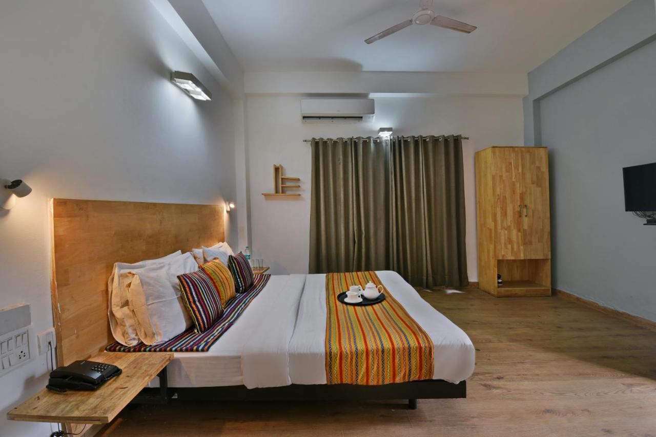 נוידה Divine Inn Couple Friendly Hotel Near Sector 51 Metro Station מראה חיצוני תמונה