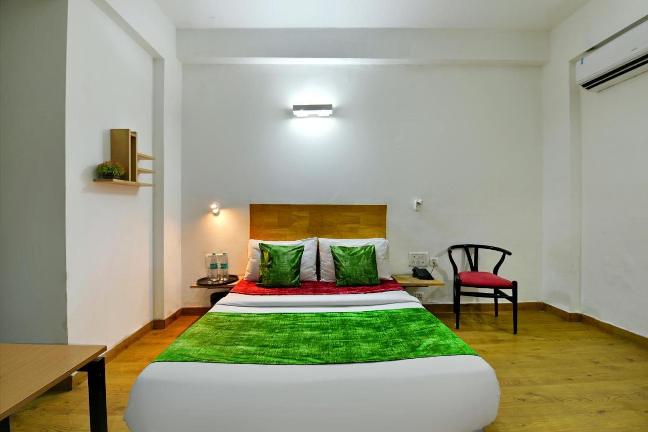 נוידה Divine Inn Couple Friendly Hotel Near Sector 51 Metro Station מראה חיצוני תמונה