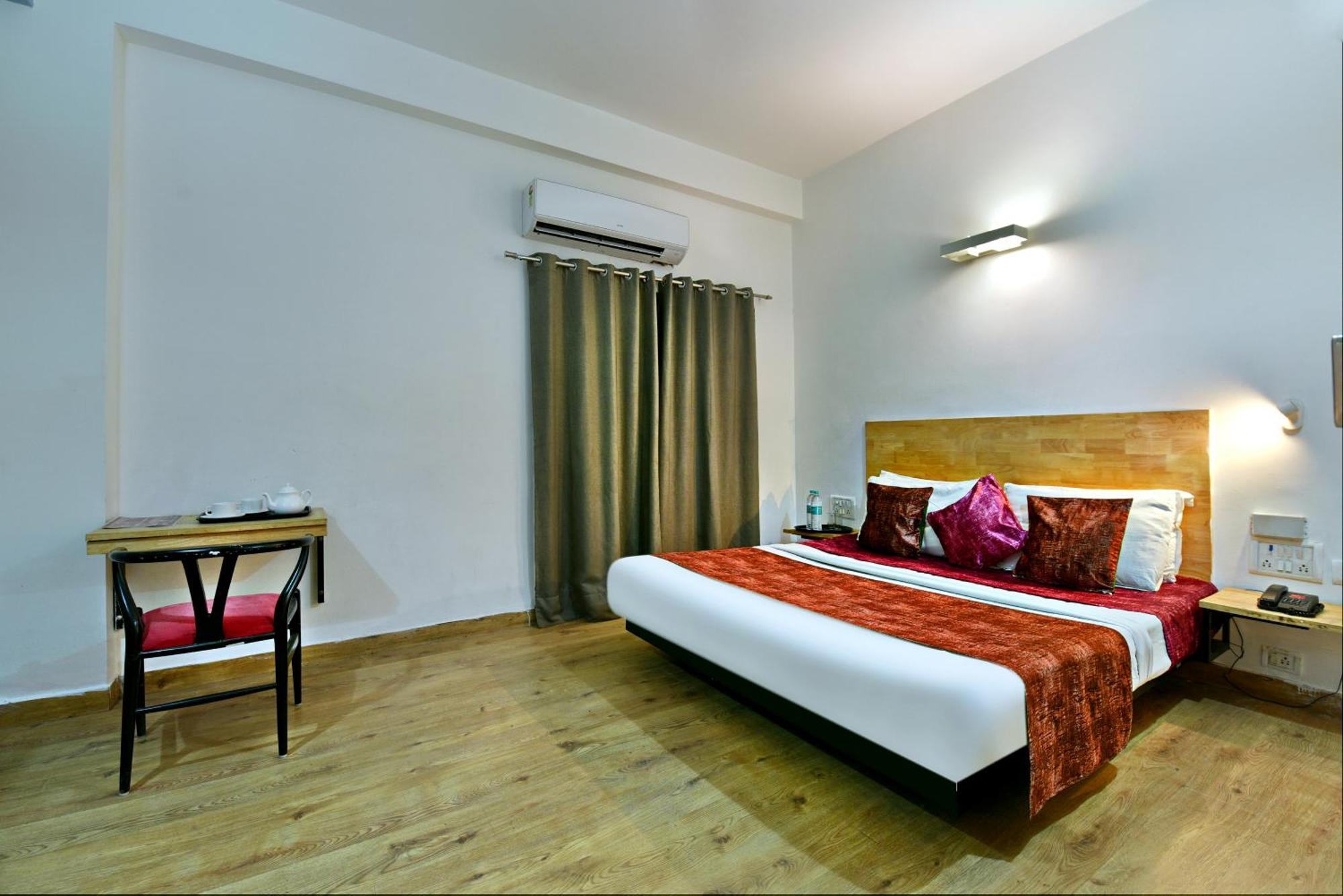 נוידה Divine Inn Couple Friendly Hotel Near Sector 51 Metro Station מראה חיצוני תמונה