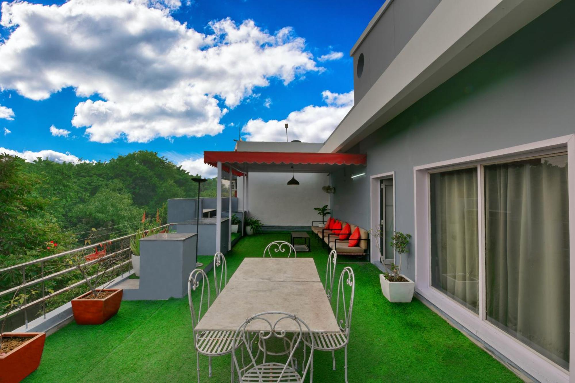 נוידה Divine Inn Couple Friendly Hotel Near Sector 51 Metro Station מראה חיצוני תמונה