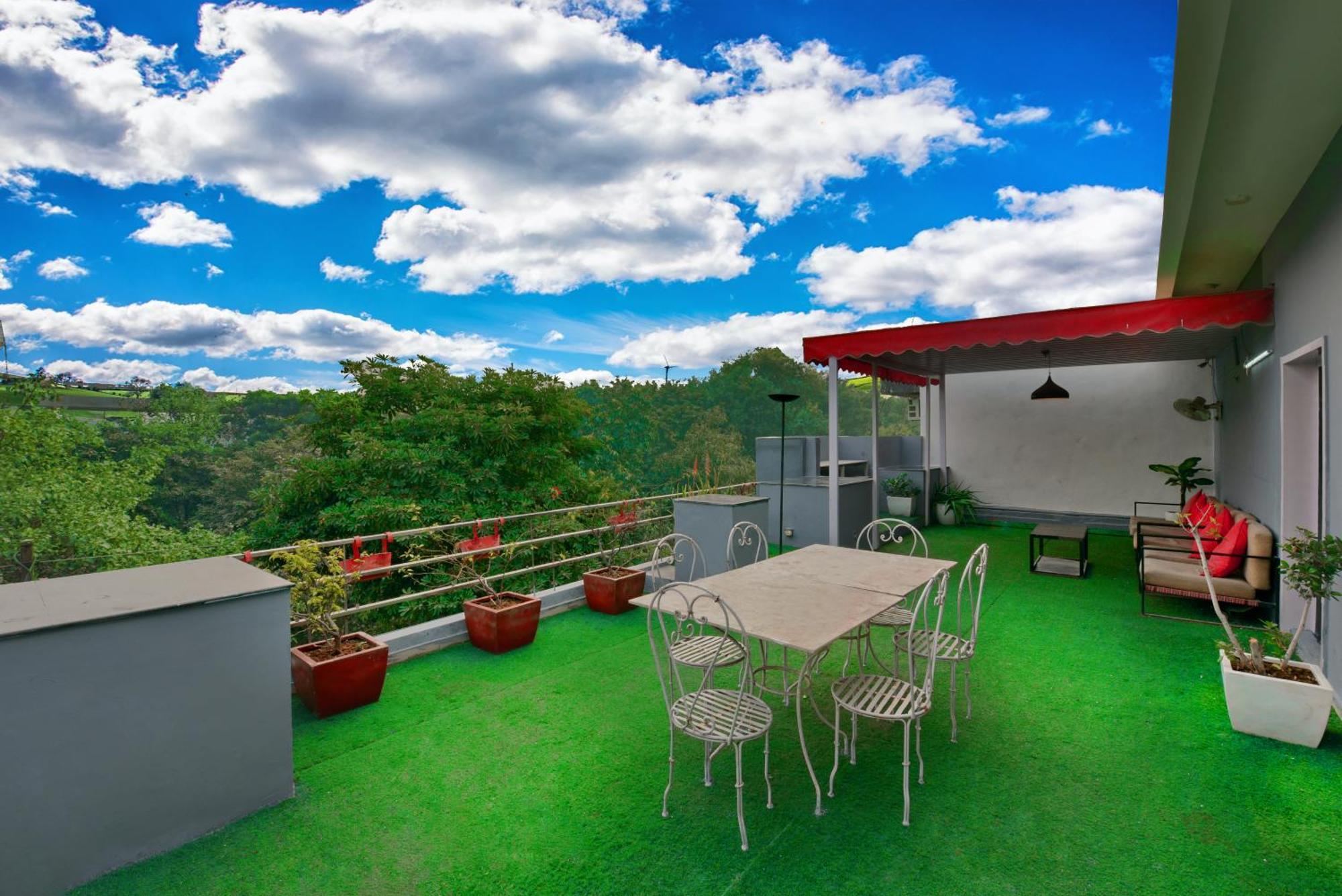 נוידה Divine Inn Couple Friendly Hotel Near Sector 51 Metro Station מראה חיצוני תמונה